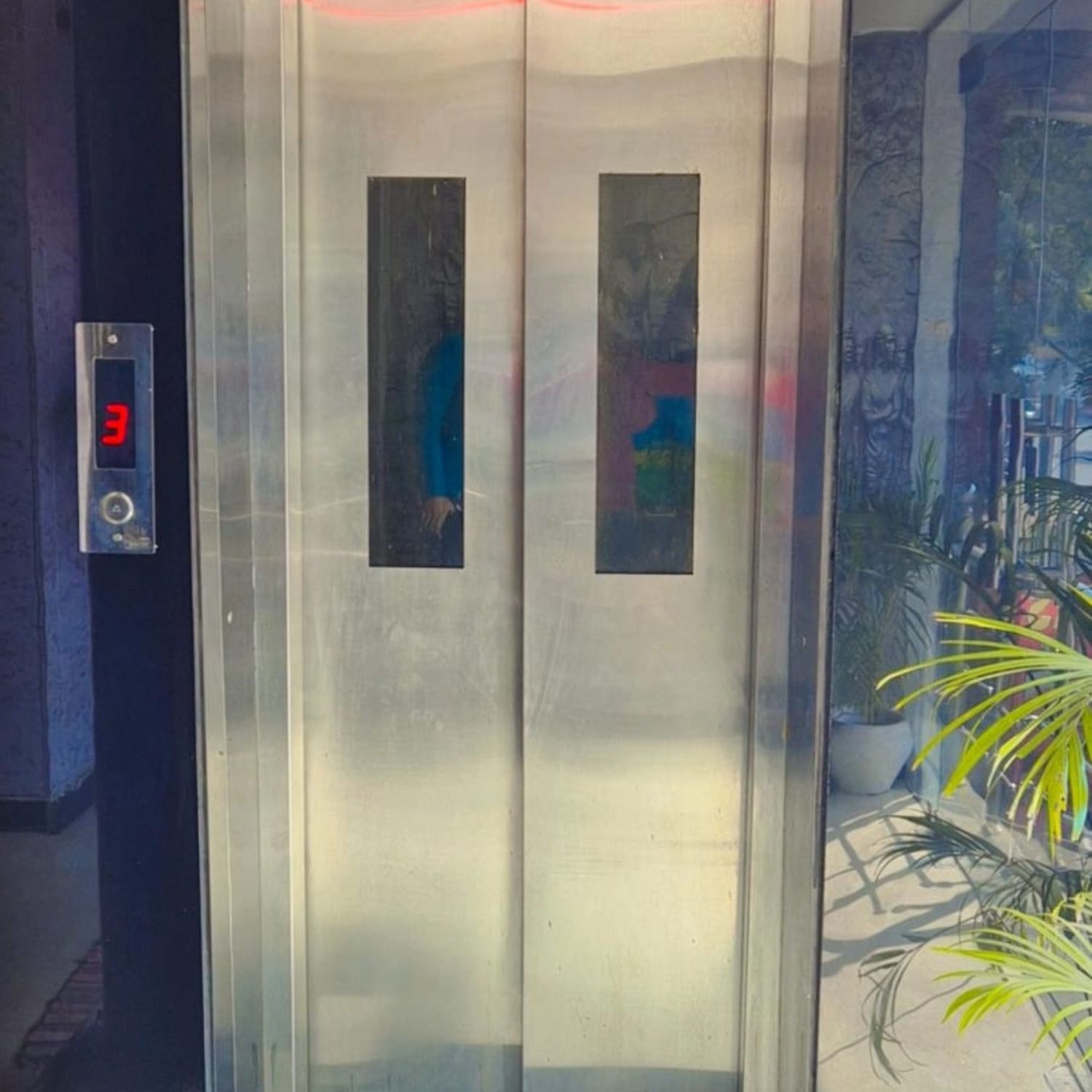 Lift Facility at Hotel Ravi Palace Agra